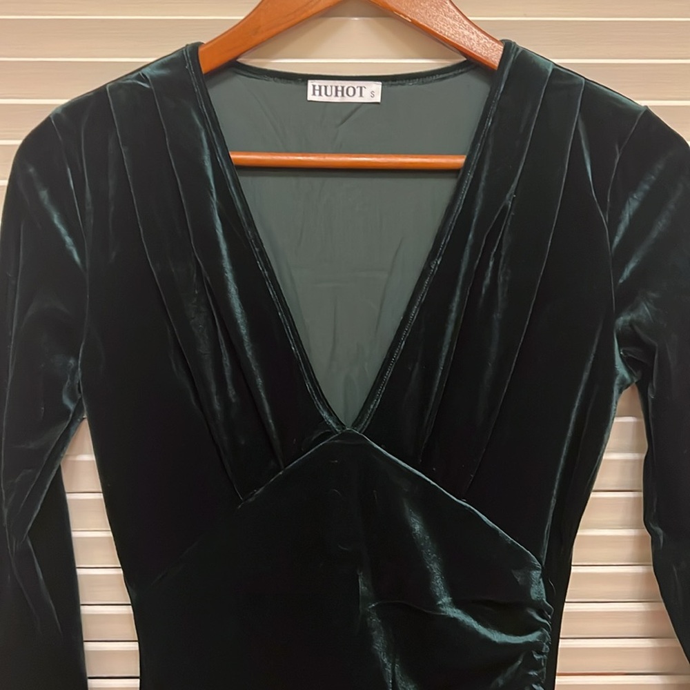 Huhot Velvet Cocktail Dress in Deep Green, Size Small, EUC - Picture 4 of 17